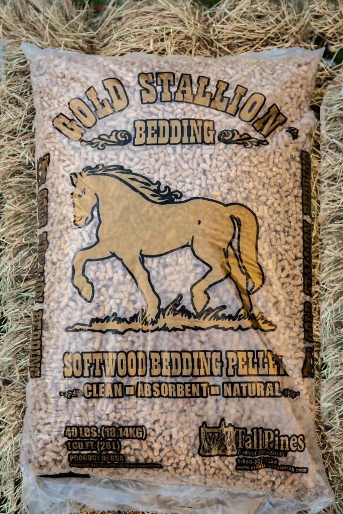 Golden stallion softwood bedding pelets